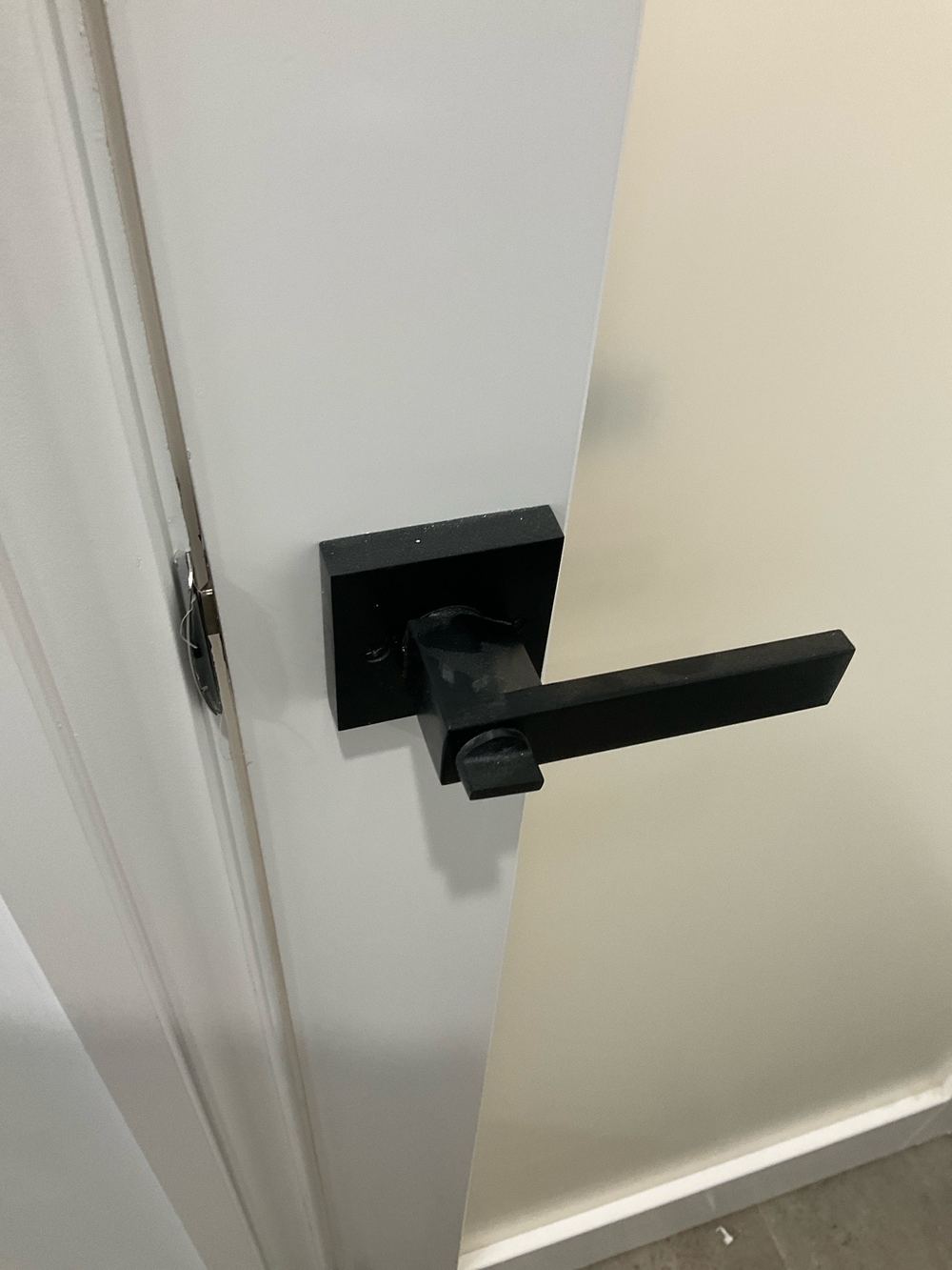 Door that will not latch, so it cannot be properly closed, found during a pre-handover inspection in Werribee